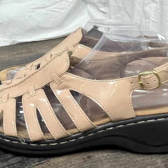 Clarks Collection Beige Patent Leather Lexi Marigold Wedge Open Toe Sandals 11W - Picture 6 of 10